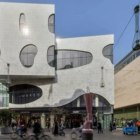 Cove Centrum מלון